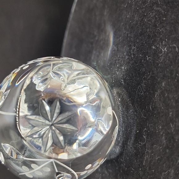 Sullivans Etched Glass Crystal Egg Paperweight - Picture 5 of 8